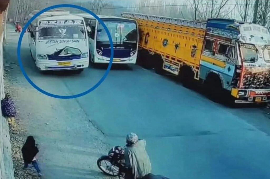 Bandipora: ARTO Fines Vehicle Rs 5,000 for Traffic Violation, Licence Cancellation Initiated