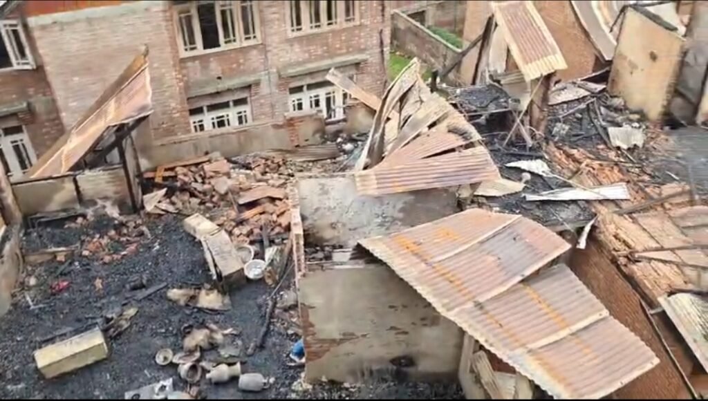 Habakadal Blaze in Srinagar Leaves Three Injured, Six Homes Damaged : F&amp;E J&amp;k