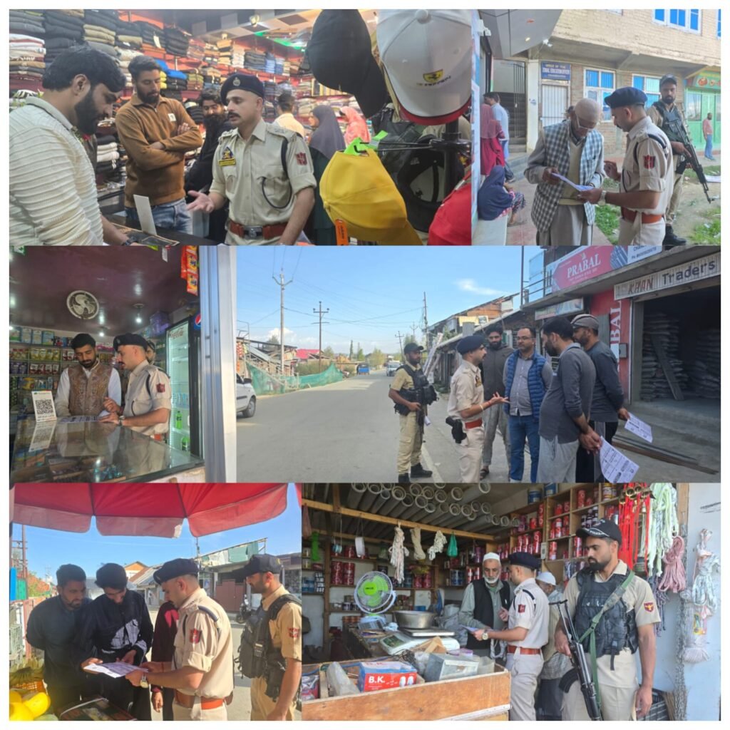 Baramulla Police Conducts Cyber Awareness Drive in Chandoosa Market to Prevent Online Fraud